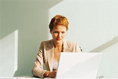 《完蛋！我被美女包围》DLC新海报 小孩才做选择我全要